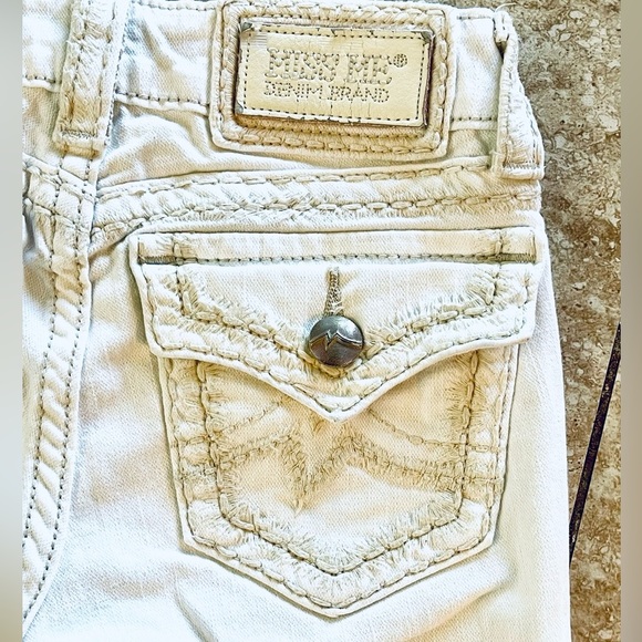 Miss Me Denim - Embroidered White Miss Me Irene cropped Jeans /Bermuda short length